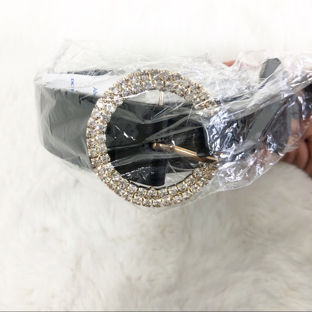 ✨ ONE LEFT ✨ Rhinestone Circle Buckle Belt - Picture 2 of 2